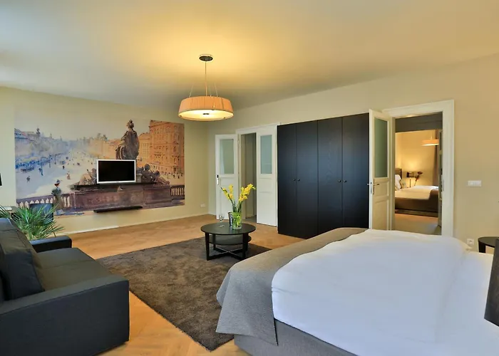 & Apartahotel 4*