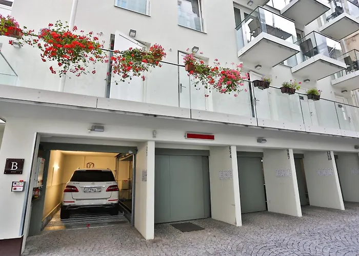 & Apartahotel