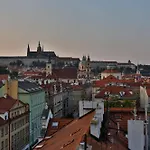 & 4* Prága