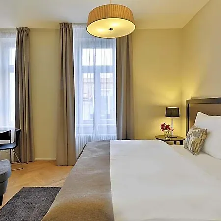 Aparthotel & 4*