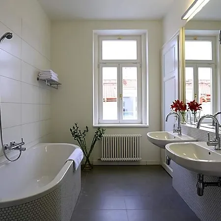 Aparthotel & 4*
