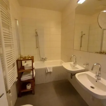 & 4* Prague