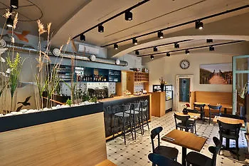 詹姆斯公寓酒店 4*