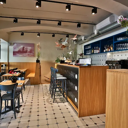 & 4* Prague