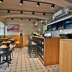 & 4* Praga